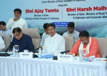 CM attends review meeting chaired by Union Minister Nitin Gadkari
