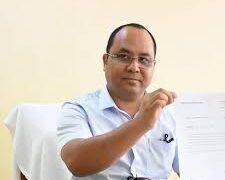 CM visits  Forest Minister after leg surgery