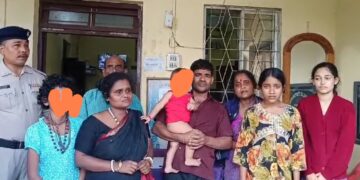 Police arrested five Bangladeshi citizens and three Indian nationals from the border