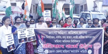 Mahila Congress stages strong protest