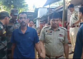 police detain one with factory made loaded pistol