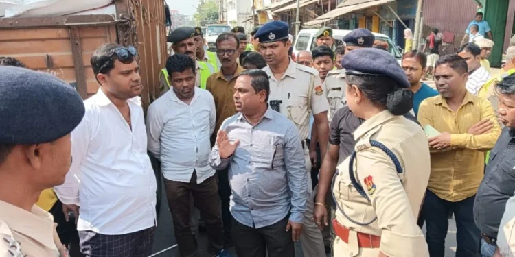 Agartala traffic police fail to resolve congestion in a smart city