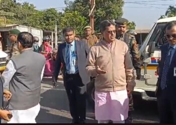 CM stops convoy to help injured accident victim on road