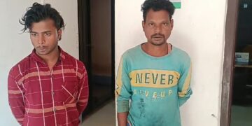 Bangladeshi man and Indian Tout caught while trying to cross the border