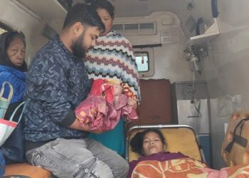 Mother delivers baby in Ambulance
