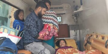 Mother delivers baby in Ambulance