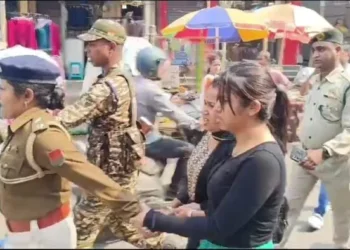 Altercation broke out between the owners and employees of two beauty parlors: Three held