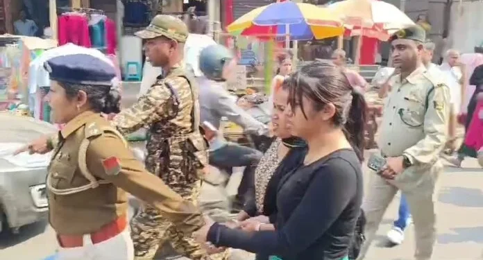 Altercation broke out between the owners and employees of two beauty parlors: Three held
