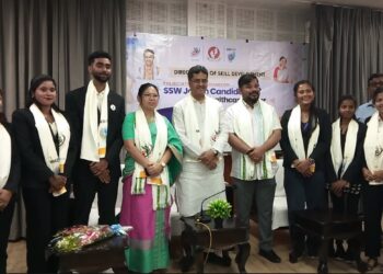 Chief Minister Manik Saha feliciates six Japan bound nursing job aspirants