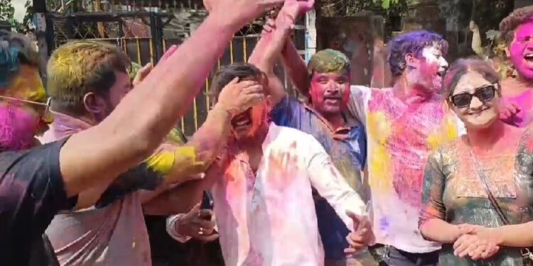 States celebrates Holi