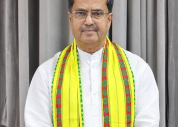 CM listens to public grievances in Mukhyamantri Samipeshu, assures medical support to citizens