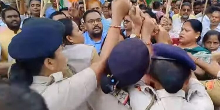 Clashes between Tripura Pradesh Congress and Security personnel during protest demonstration
