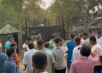 Congress state president Asish Kumar Saha, visited the Motinagar area along the India-Bangladesh border