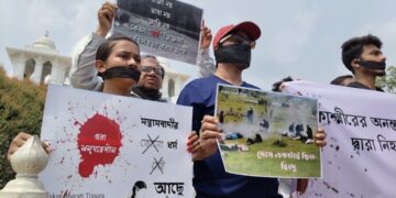 Members of Sanskar Bharati stages silent protest