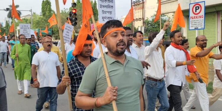 Vishva Hindu Parishad stages massive protest rally condemning the brutal killing of 28 tourists by insurgents in Pahalgam