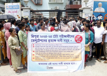TET 2024-25 Examinees Protest in Agartala Over Exam Errors