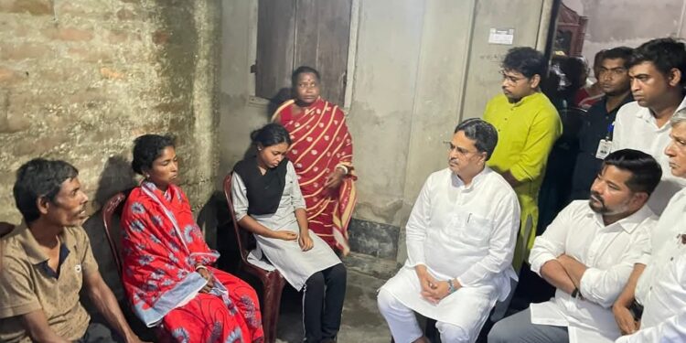 Tripura CM Visits Bereaved Family of Drowned Siblings, Provides Financial Aid