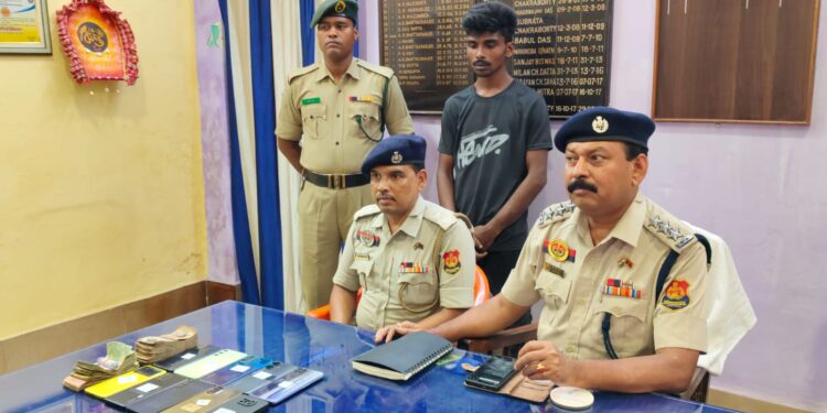 West Agartala Police Arrest Mobile Theft Gang Member, Recover Stolen Items