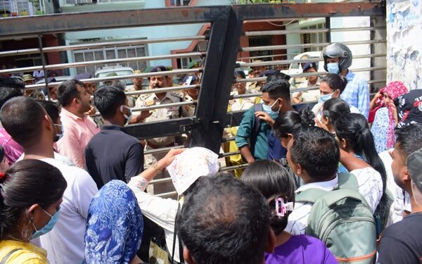 TET Job Aspirants Gherao CM’s Residence, Detained by Police for Protest Without Permission