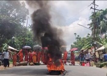 Local ocked roads on Tuesday over a prolonged six-month drinking water crisis