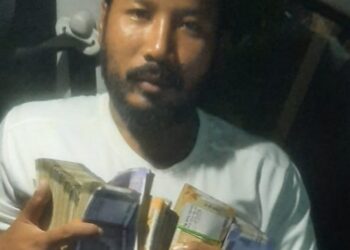 Viral Video of Man Flaunting Cash Sparks Fresh Political Row in Tripura