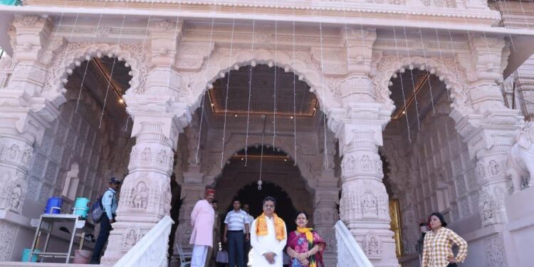 CM visits Ram Mandir, Hanuman Garhi temple  in Ayodhya