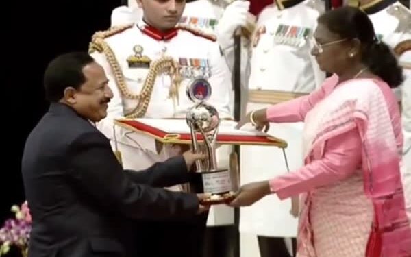 President Murmu honours Tripura’s Shyamal Dey, Anupam Das with NSS Award