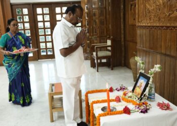 Governor Indra Sena Reddy pays floral tribute to Birsa Munda