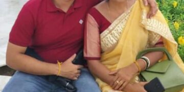 Jitendra Choudhury Meets Family of Intern Doctor Killed in UP