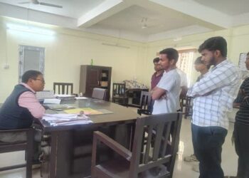 ABVP Raises Issue of Benches at Totabari High School