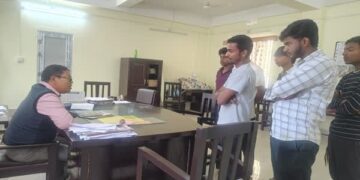 ABVP Raises Issue of Benches at Totabari High School