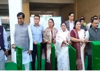 Mayor flags off AMC’s new fleet of auto tippers, super suckers