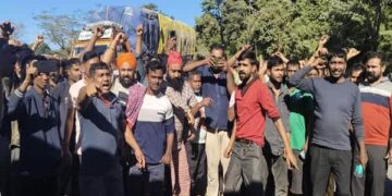 Churaibari traffic chaos as truckers block highway over slow checks