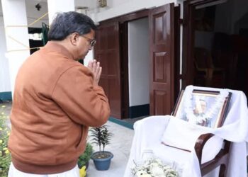 Manik Saha raises truck overloading issue in Tripura