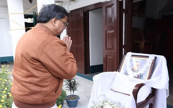 Manik Saha raises truck overloading issue in Tripura