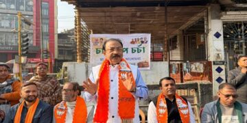 Bhattacharjee engages workers at Banamalipur Chai Pe Charcha