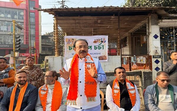 Bhattacharjee engages workers at Banamalipur Chai Pe Charcha