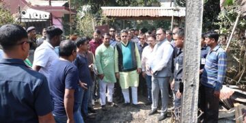 Manik Saha gives ₹1.2L aid to fire-hit family