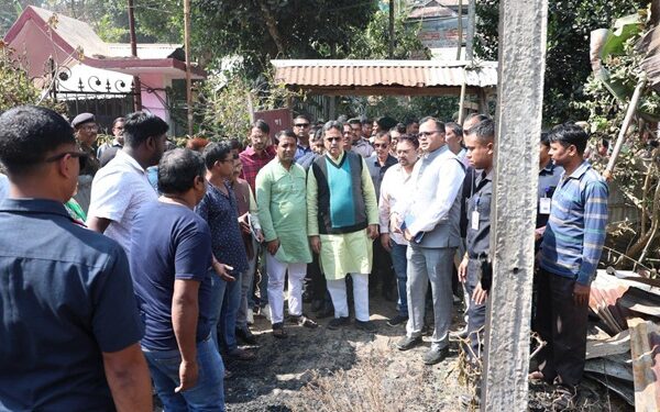 Manik Saha gives ₹1.2L aid to fire-hit family