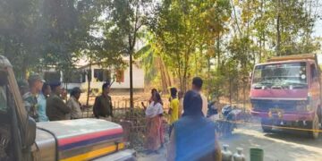 Women Block Road in Kadamtala Over Drinking Water Crisis