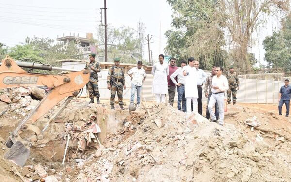 Mayor Inspects Battala Mahashmashan, Announces New Facility
