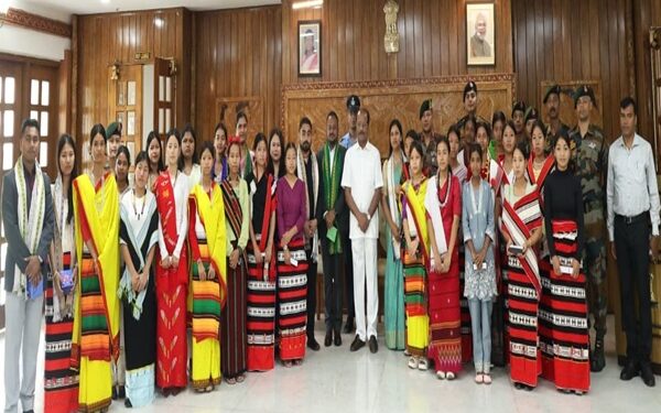 Assam student delegation meets Tripura Governor