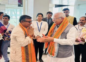 Khattar Reviews Power Projects, Meets SVANidhi Beneficiaries (62)