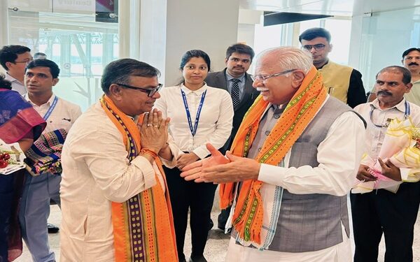 Khattar Reviews Power Projects, Meets SVANidhi Beneficiaries (62)