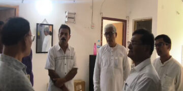 Ex-CM Manik Sarkar meets blast victim’s kin