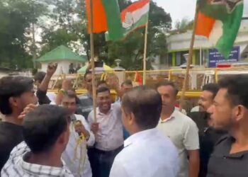 Congress Stages Protest Outside CM’s Residence, Demands Sitting High Court Judge Probe into DGP Anurag’s Death