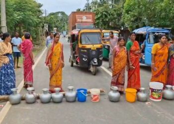 Tripura women block road demanding drinking water
