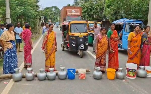 Tripura women block road demanding drinking water
