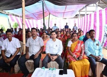 Sudhanshu Das Joins Workers for ‘Mann Ki Baat’
