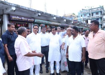 Manik Saha Seeks Solutions to Traffic, Civic Issues at Maharajganj Bazar